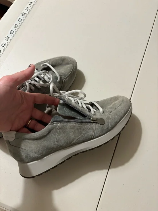 Munro Sutton Suede Lace-Up Sneakers Gray Size 11 Medium Width Side Zipper Office - Picture 7 of 10